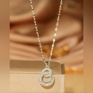 Elegant Silver Pendant Necklace